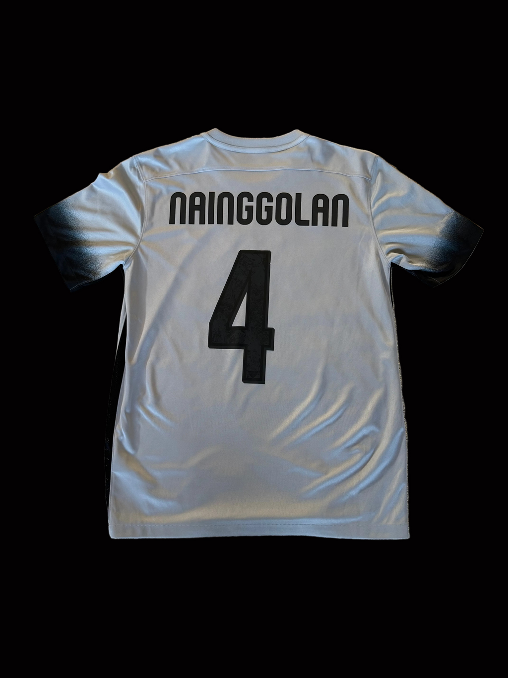 AS Roma 2015-16 third - Nainggolan